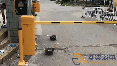 停車場道閘為什么很少砸到車？