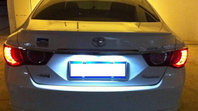 夜晚間，車牌識別反光發(fā)白怎么辦？