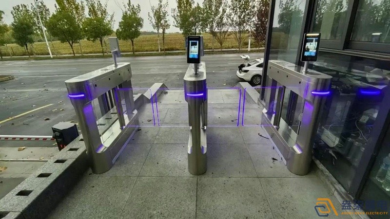 智慧小區(qū)如何選擇適合的通道閘？