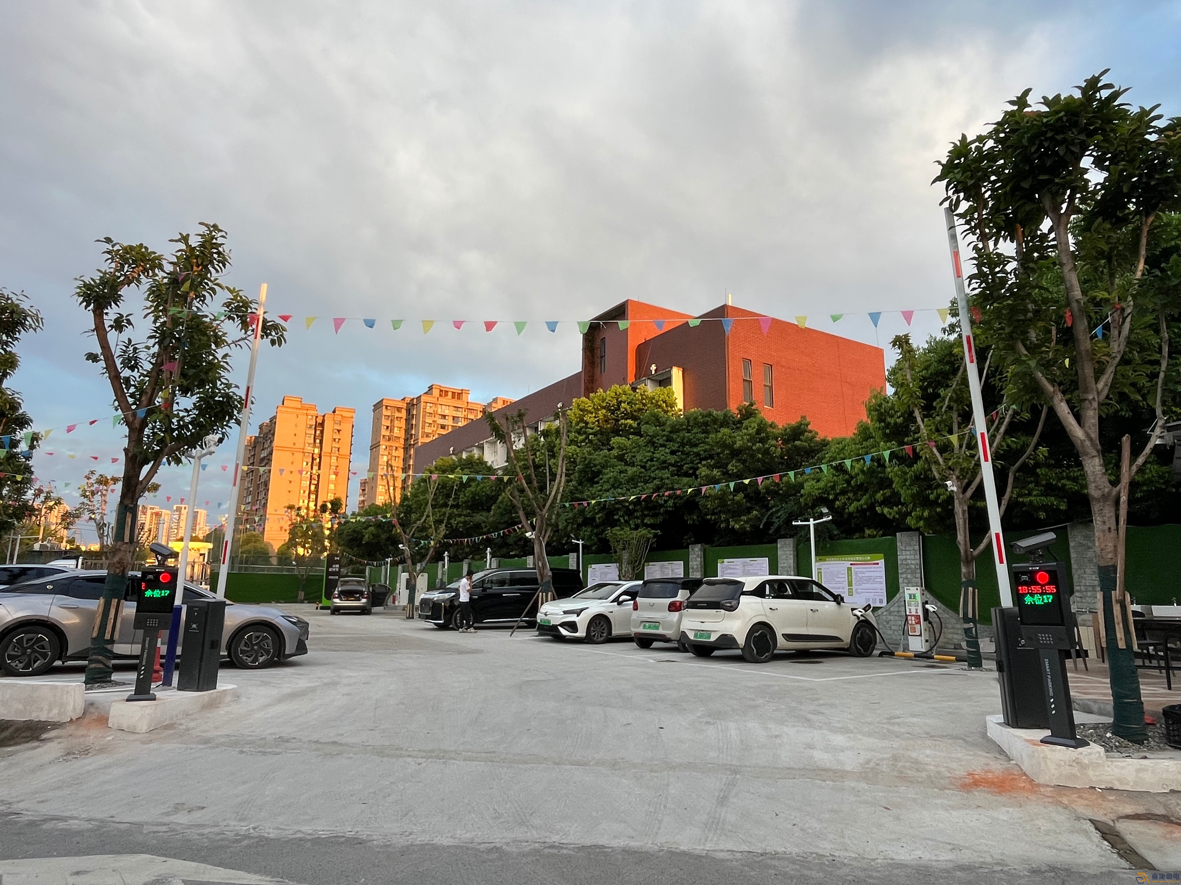 四川德陽北火車站蔚維充電站監(jiān)控安裝項(xiàng)目