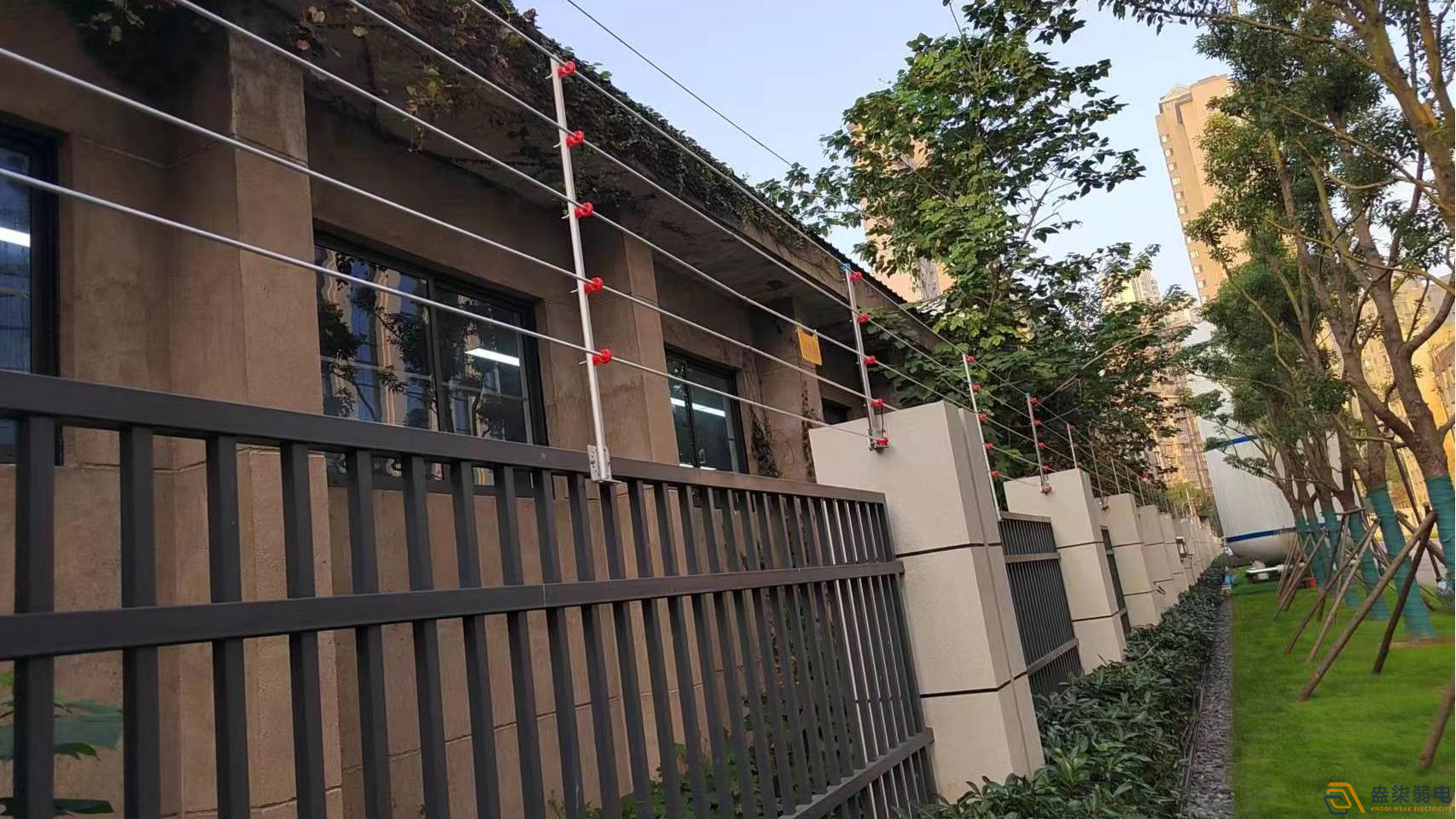 電子圍欄會被風(fēng)吹倒嗎？