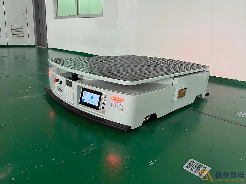 潛伏叉取式機(jī)器人讓窄巷道搬運(yùn)更簡(jiǎn)單