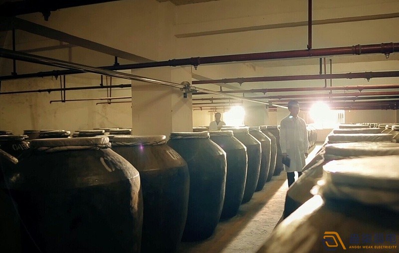 成都盎柒弱電—酒廠窖池測溫儀有什么作用？