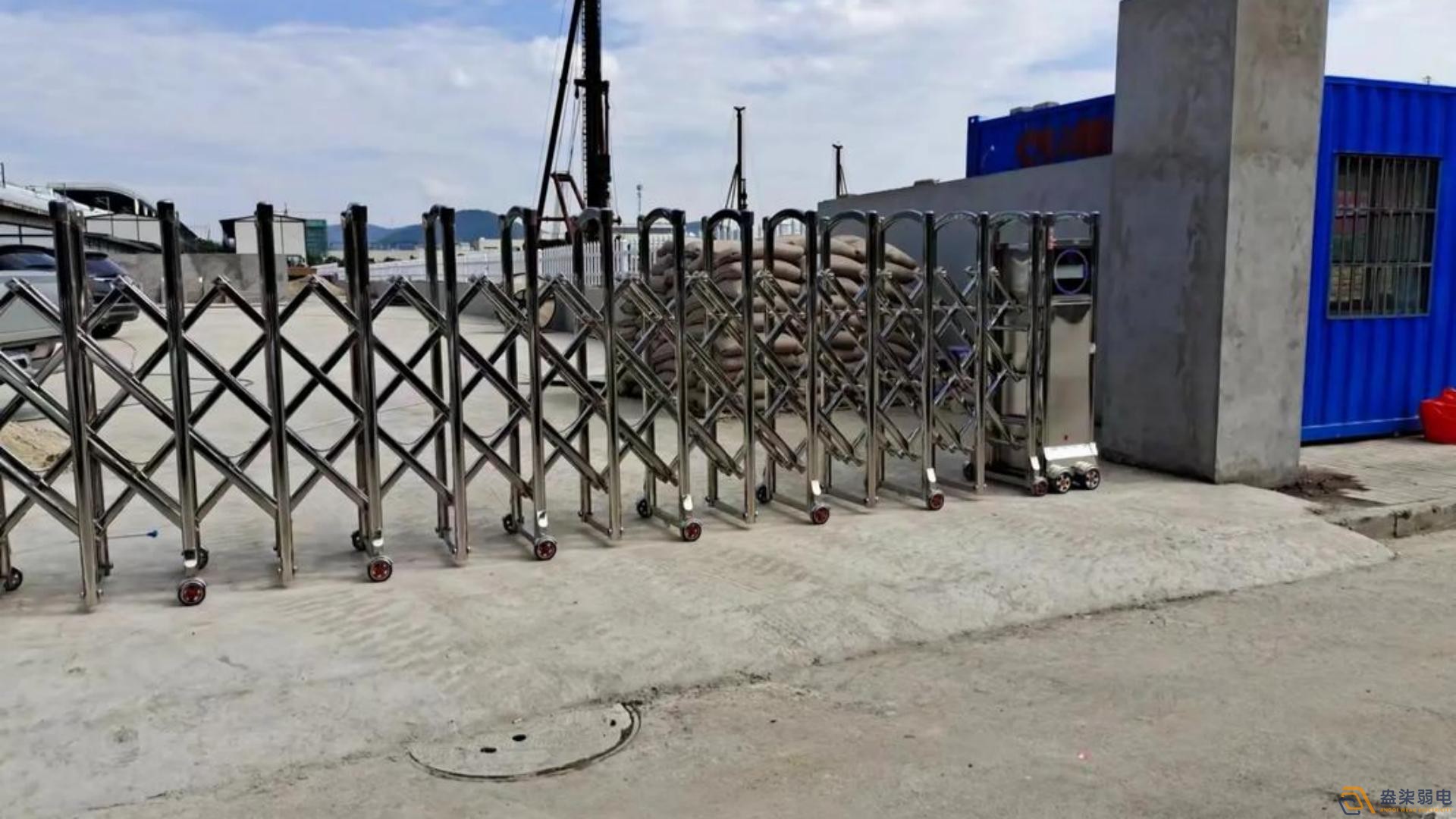 工廠伸縮門的自動(dòng)化功能怎么實(shí)現(xiàn)？