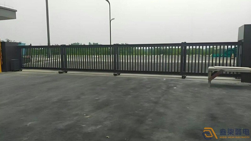 工廠伸縮門加裝镃力鎖的好處